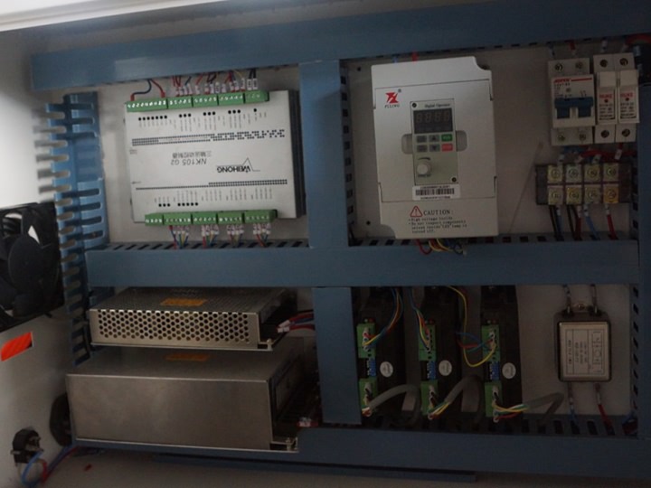 2025年小型企業(yè)最受好評(píng)的迷你臺(tái)式數(shù)控雕刻機(jī)