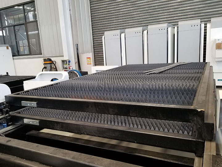 光纖激光切割機(jī)的雙切割工作臺(tái) 光纖激光切割機(jī)的雙切割工作臺(tái)