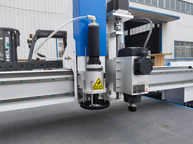 帶氣動刀的自動數控墊片切割機