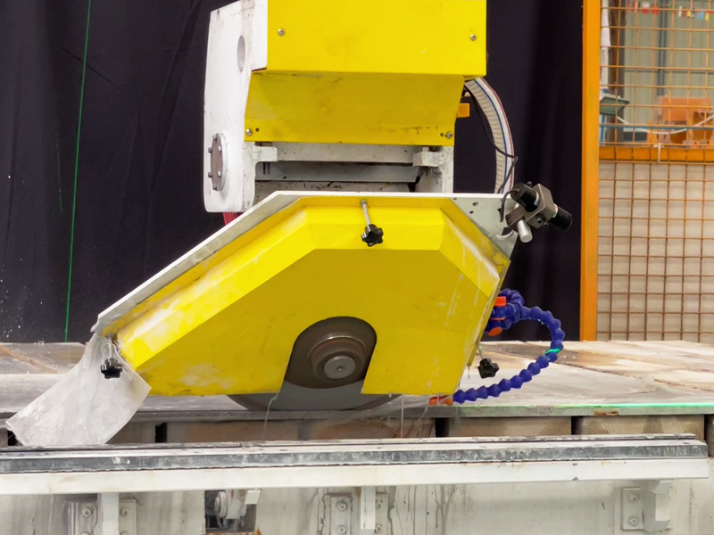 適用于廚房臺面和梳妝臺面的四軸數控橋切機