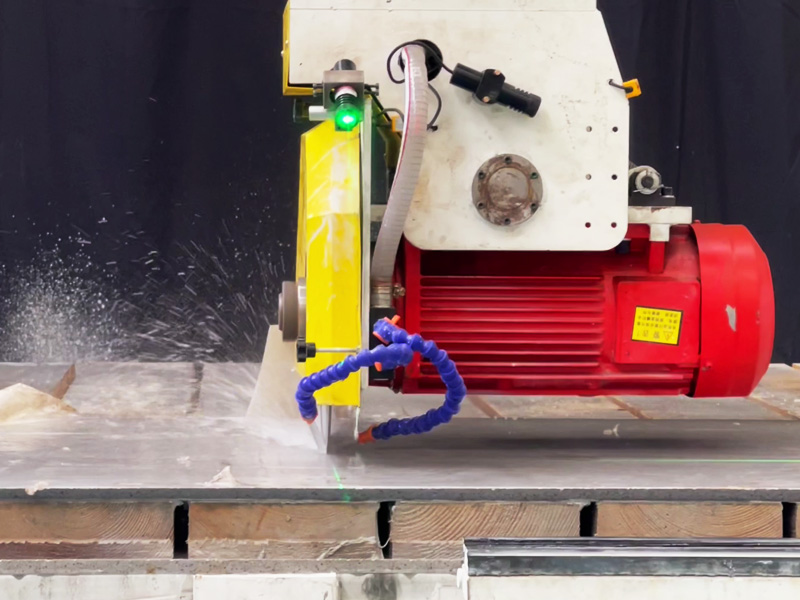 適用于廚房臺面和梳妝臺面的四軸數控橋切機