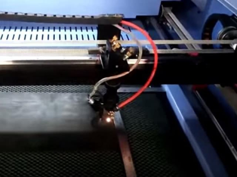 STJ9060 適合小型企業的激光墊片切割機 STJ9060 適合小型企業的激光墊片切割機