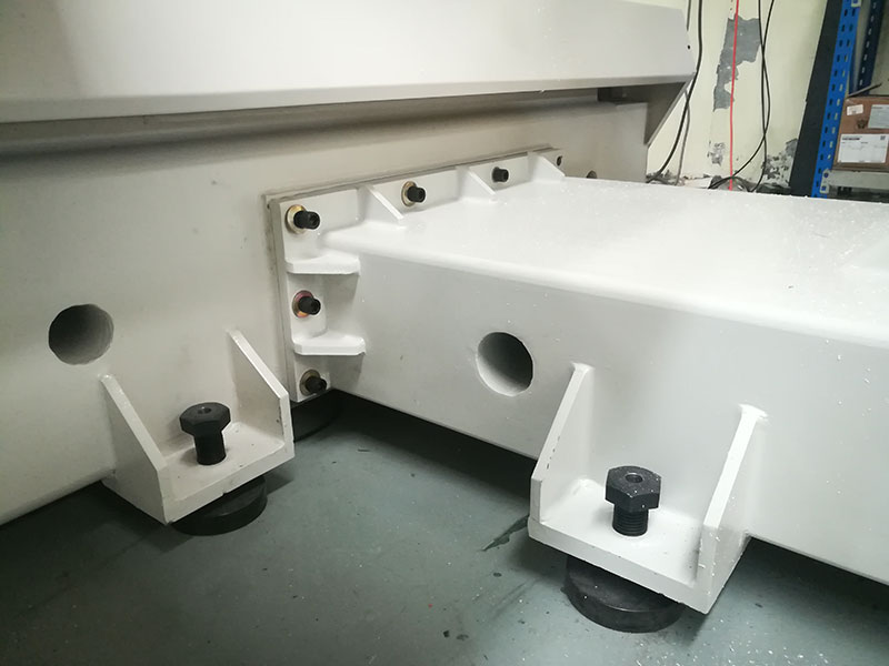 5軸數(shù)控機(jī)床日本THK直線導(dǎo)軌