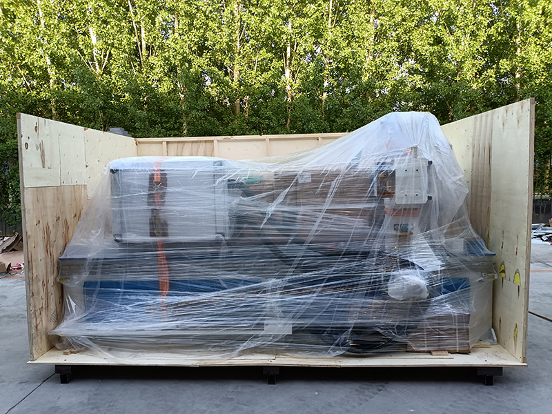 自動換刀數控雕刻機的包裝