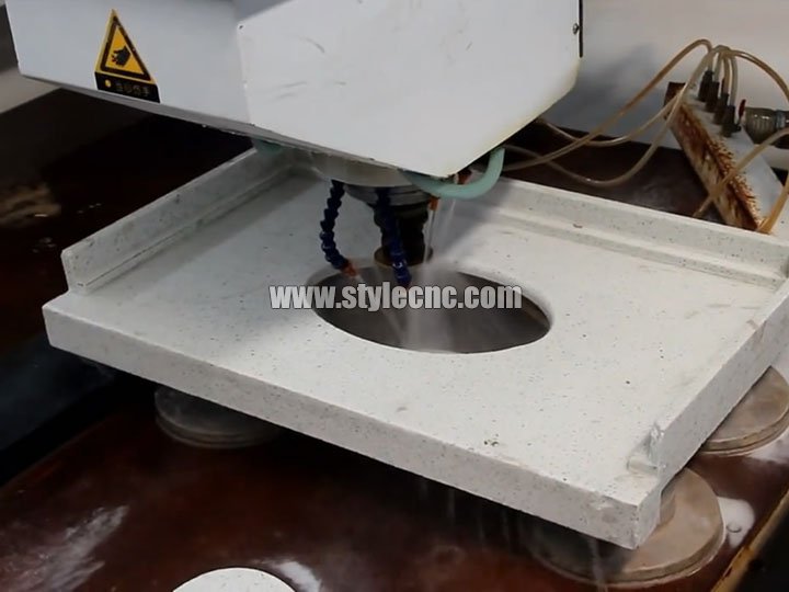 適用于石英、花崗巖、大理石加工過程的數(shù)控石材切割拋光機(jī) 適用于石英、花崗巖、大理石加工過程的數(shù)控石材切割拋光機(jī)