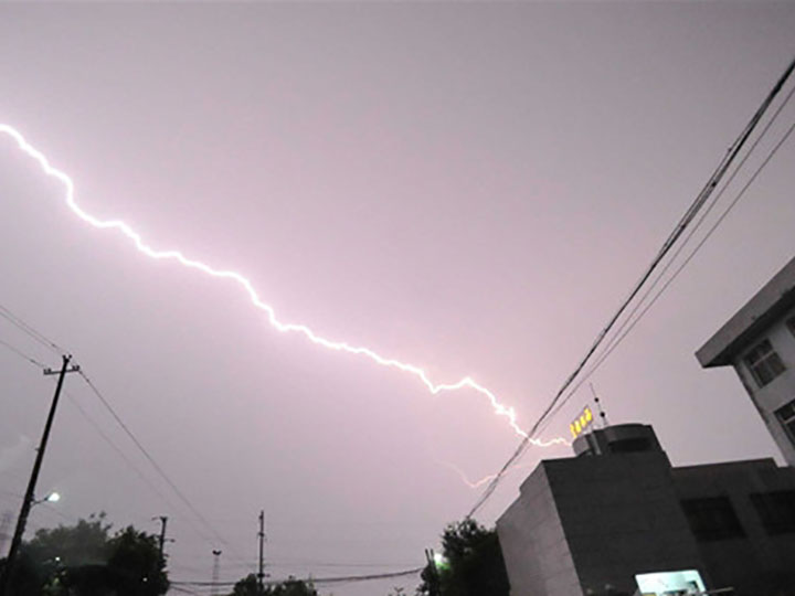 數控雕刻機在雷雨天需要做好哪些防護工作？
