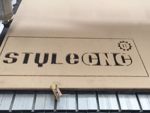 數控雕刻機用于木質標牌切割項目 數控雕刻機用于木質標牌切割項目