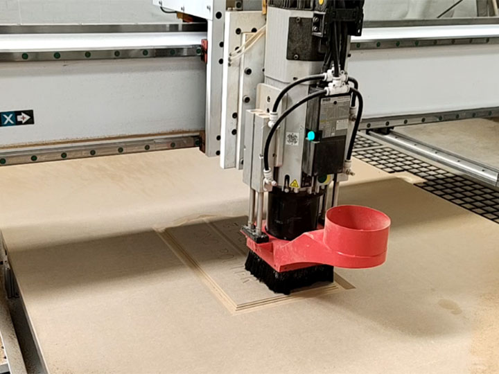 5x10 帶第四旋轉軸的數(shù)控木材加工中心現(xiàn)已發(fā)售