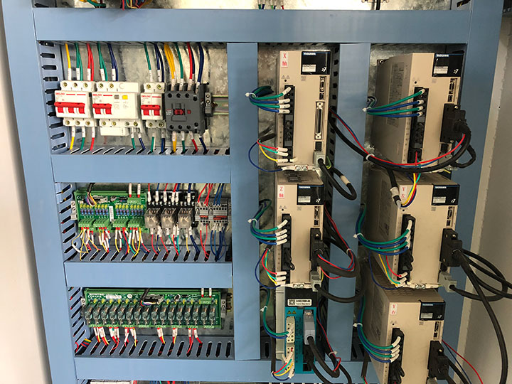 5x10 帶第四旋轉軸的數(shù)控木材加工中心現(xiàn)已發(fā)售