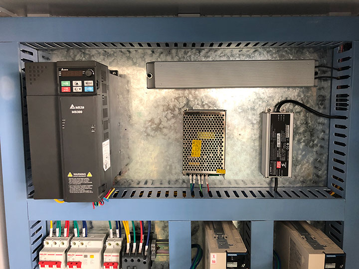 數(shù)控木工加工中心臺達變頻器