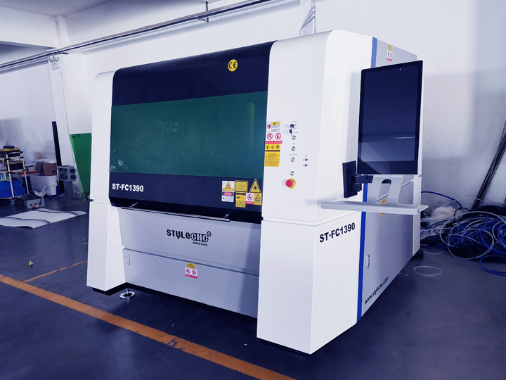 用于金屬標牌制作的光纖激光切割機