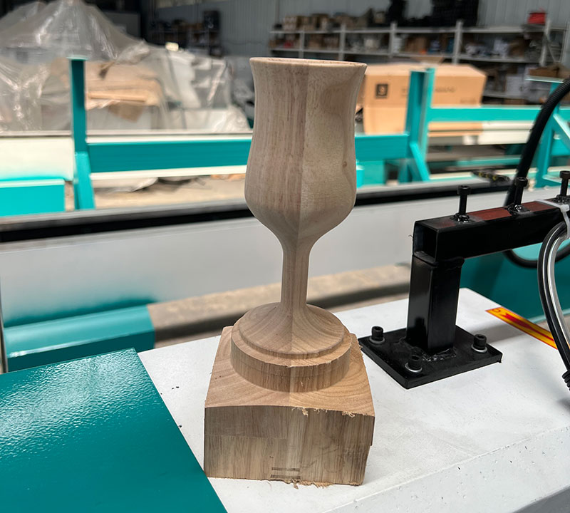 用于木杯的自動換刀數(shù)控木工車床