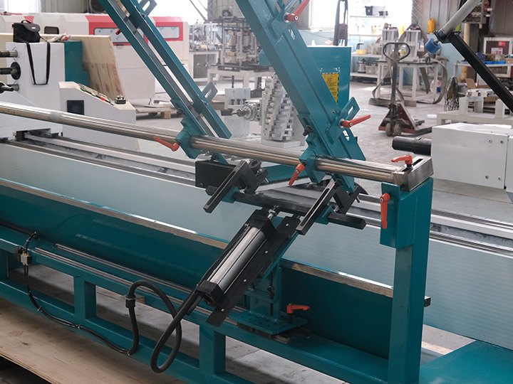 自動送料多功能數控木工車床