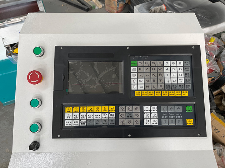 自動送料多功能數控木工車床