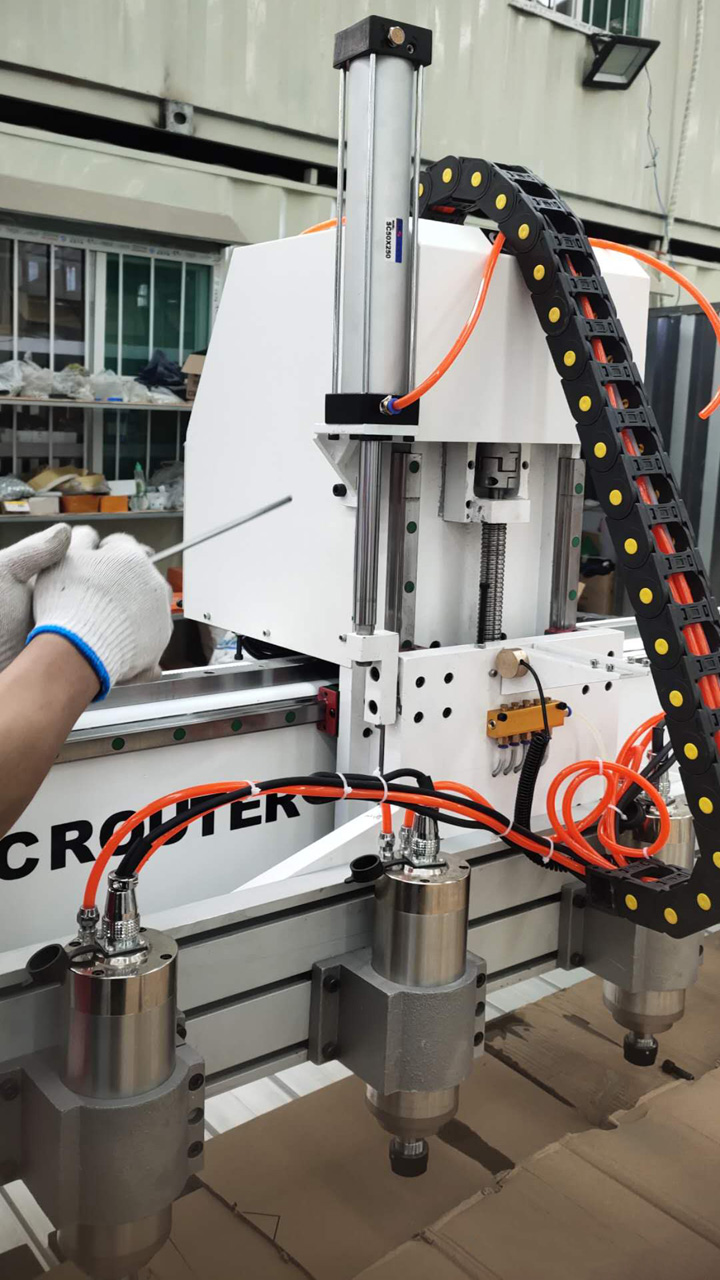 4 主軸數控雕刻機