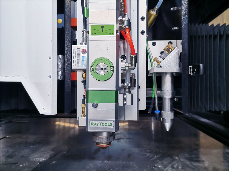 4x4 混合纖維和 CO2 激光切割頭