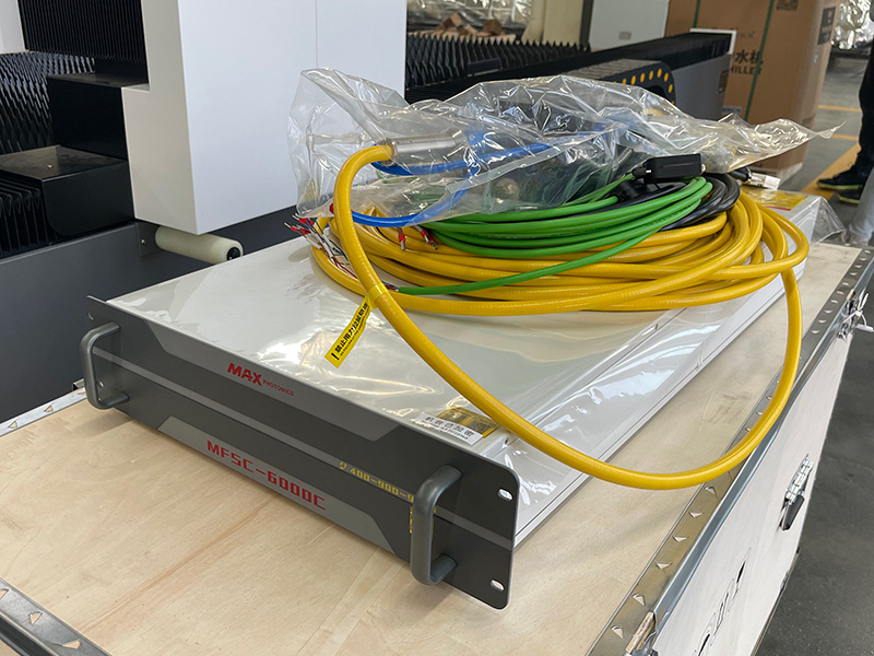 6000W MAX 光纖激光發(fā)生器 6000W MAX 光纖激光發(fā)生器