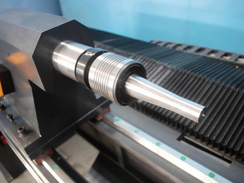 穩(wěn)定的車床中心