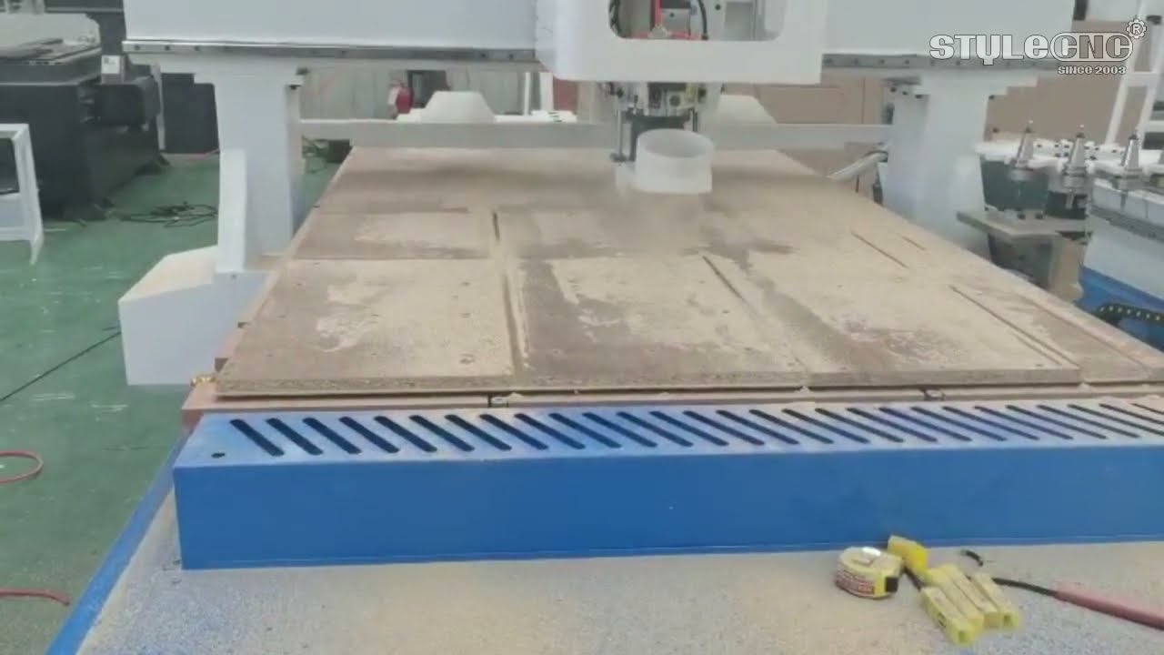 自動旋轉式換刀裝置數控銑床加工中心